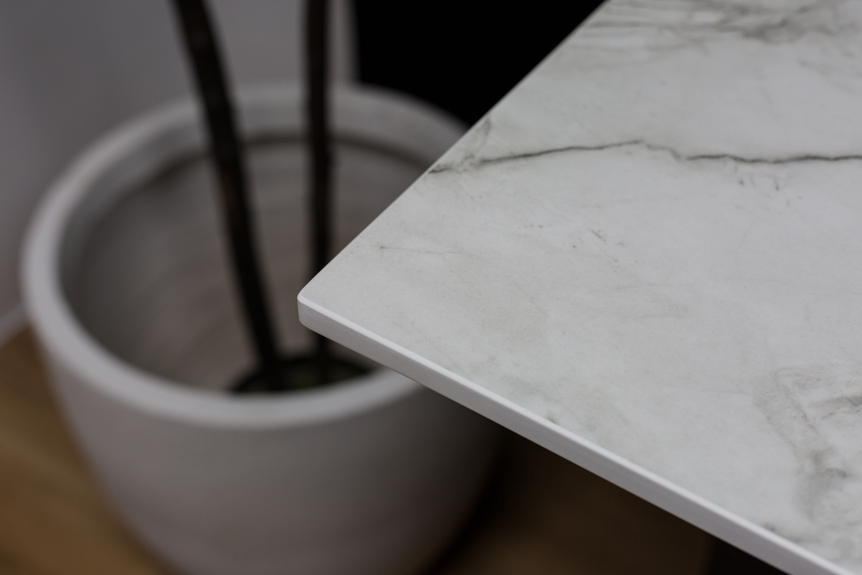 Portum Sintered Stone Standing Desk